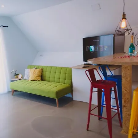 Hexagon By Namaste Elite Apartman