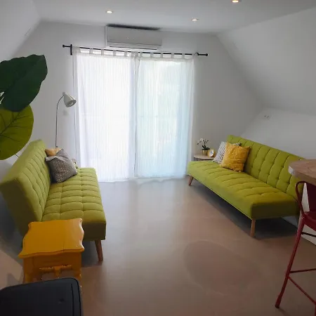 Hexagon By Namaste Elite Apartman *